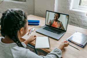 A woman online with a peer support group 